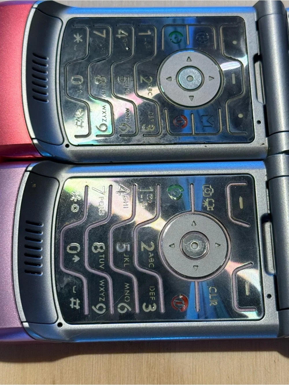 2-Motorola RAZR V3/M Pink/Hot-Pink Flip Cell Phones Turns On UNTESTED-No Charg!